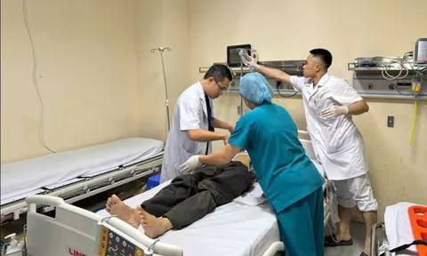 Vỡ bể thận vẫn xin dùng thuốc cầm cự, bác sĩ cảnh báo tâm lý 'để qua Tết' 0