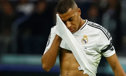 HLV tuyển Pháp bảo vệ Mbappe