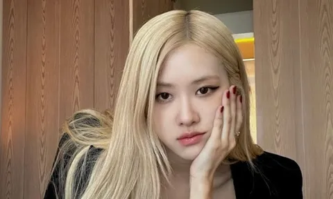 Rosé (BLACKPINK) khoe vẻ quyến rũ chỉ với một bức ảnh cận mặt