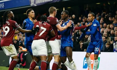 FA điều tra Chelsea vụ xô xát
