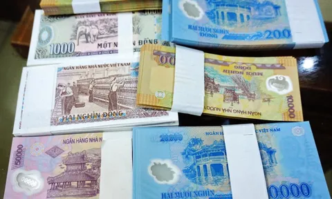 Người đổi tiền mới, tiền lẻ dịp Tết có thể bị phạt tới 40 triệu đồng, tịch thu toàn bộ tiền nếu vi phạm điều này