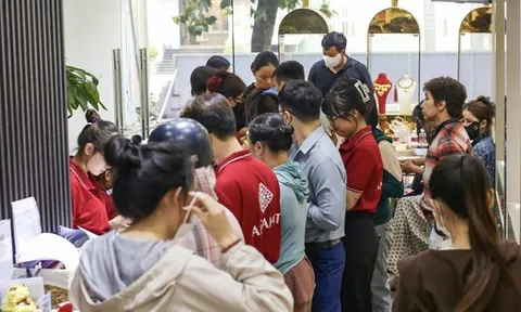 Rút tiền tiết kiệm mua bạc, người đàn ông ở TPHCM lỗ hơn 200 triệu đồng chỉ trong 1 tuần