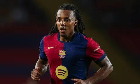 Barcelona ra giá bán Kounde