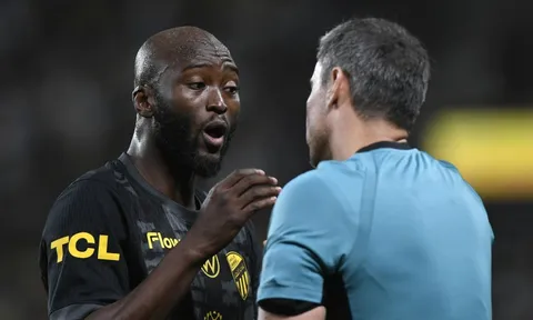 Sao Bồ Đào Nha tố trọng tài thiên vị Al Nassr