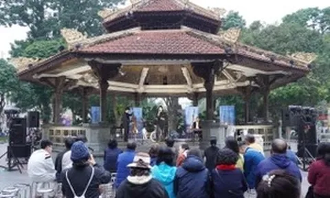 Âm nhạc vang lên từ Nhà Bát Giác