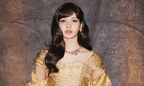 Lisa (BLACKPINK) bị chỉ trích sau khi báo tin mừng