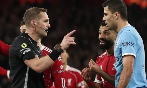 VAR khiến trận Liverpool - Man City dậy sóng