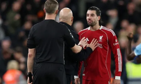 Một mình Szoboszlai kéo Liverpool lên rồi đẩy họ xuống