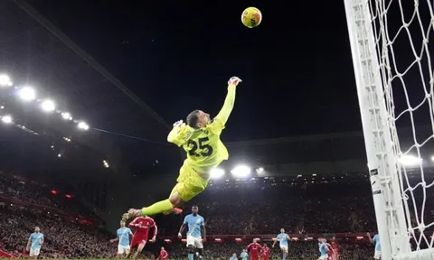 Pep ôm đầu và khoảnh khắc nói thật về Man City