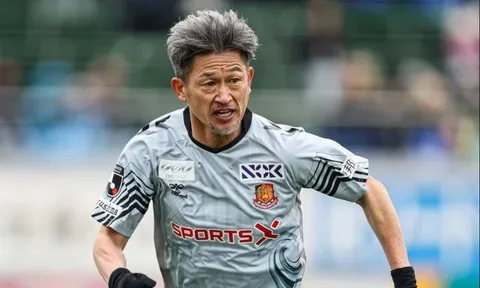 Huyền thoại Miura đá chính ở tuổi 58