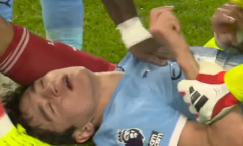 Sao Man City chấn thương ghê rợn