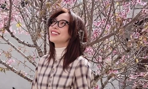 Ca sĩ Tóc Tiên được khen 'lão hoá ngược' trong các trang phục váy áo trẻ trung