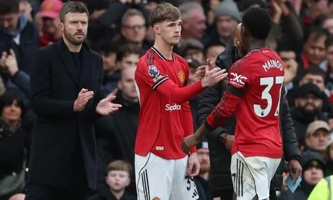 Carrick dặn gì Tyler Fletcher trong ngày ra mắt MU trước Tottenham