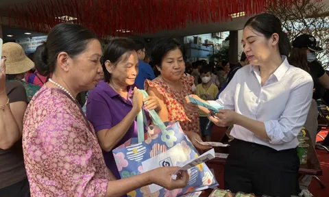 Phiên chợ Tết đặc biệt với bệnh nhân nghèo ở TP.HCM 0