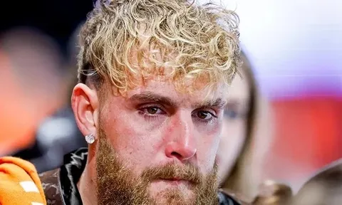 Jake Paul bật khóc