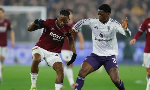 Aaron Wan-Bissaka lại toả sáng trước MU