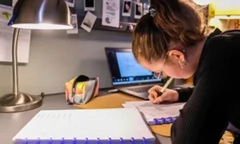 Học sinh nhập cư tại Mỹ học trực tuyến trong nỗi lo trục xuất