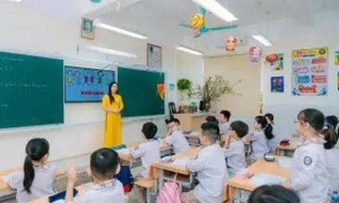 Chuyển đổi từ giáo viên THCS hạng II sang giáo viên tiểu học có ảnh hưởng quyền lợi?