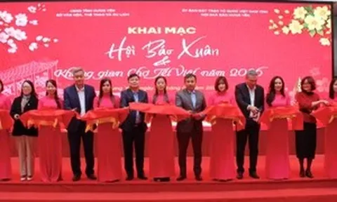 Hưng Yên khai mạc Hội báo Xuân và không gian Chợ Tết Việt