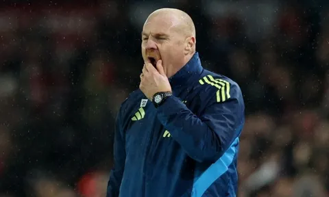 Thêm HLV Premier League bị sa thải