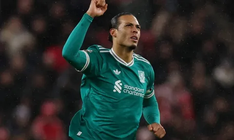 Van Dijk làm nên lịch sử