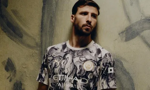 Man City ra mắt mẫu áo đón Tết