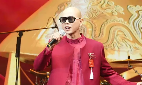 Phan Đinh Tùng tuyên bố về nhạc Tết trùng tên 'siêu hit' Happy New Year của ABBA