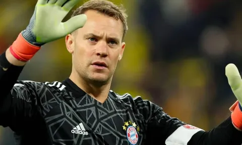 Khoảnh khắc Neuer khiến đối thủ răm rắp làm theo