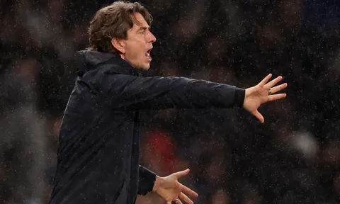 Tottenham sa thải Frank, Premier League dậy sóng thay tướng