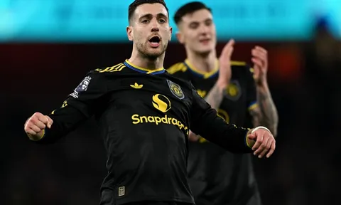 Đến lúc MU bán Dalot?