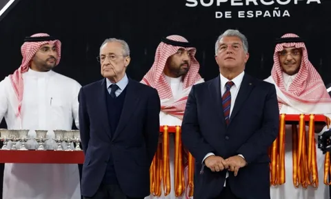 Vì sao Super League sụp đổ?