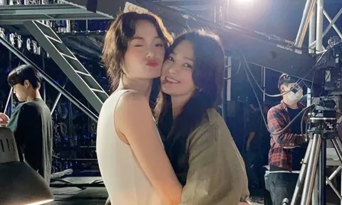 Tấm ảnh tiết lộ mối quan hệ của Song Hye Kyo với một người mẫu hàng đầu