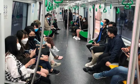 Hà Nội miễn phí đi tàu điện và xe buýt cho hành khách dịp Tết