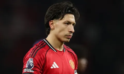 Pha xử lý 'triệu view' của trung vệ MU