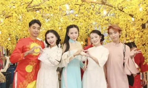 Chọn màu son, trang phục đón Tết cho hợp phong thủy năm Bính Ngọ 2026