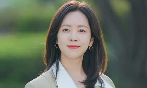 Han Ji Min gây sốt với tạo hình táo bạo, khoe lưng trần quyến rũ