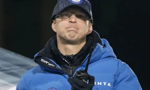 HLV mất việc ở Olympic 2026 vì 'quá chén'