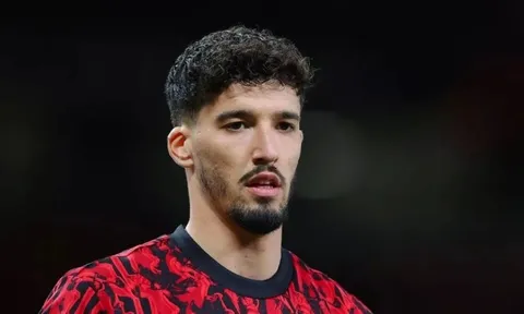 Lối thoát cho Bayindir khỏi MU