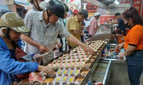 Người dân đổ xô mua vé số cầu may dịp Tết Nguyên đán 2026