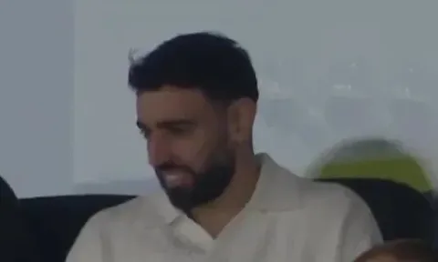 Fernandes gây bất ngờ