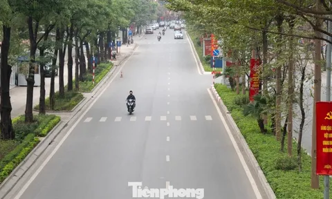 Hà Nội mùng 1 Tết: Khi 'điểm đen' ùn tắc hóa đường rộng thênh thang