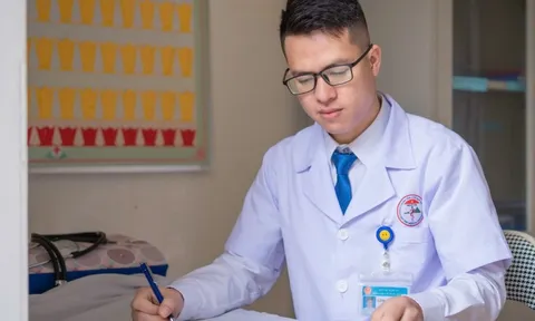 Tết hồi sinh của bác sĩ trẻ từng kiệt sức bên máy lọc máu 0