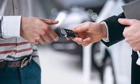 Chủ xe uống rượu thuê người lái hộ cần lưu ý điều gì?