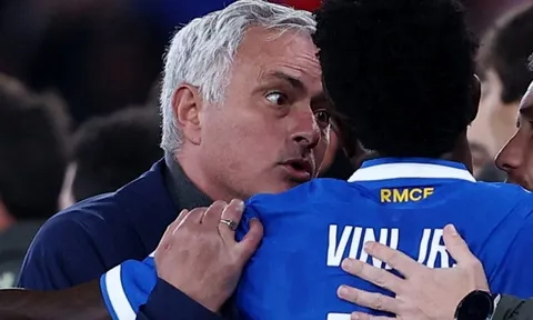 'Tiêu chuẩn kép' của Mourinho