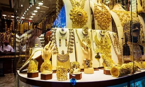 Giá vàng thế giới lao dốc chiều 17/2