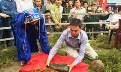 Độc đáo tục rước ‘đá thiêng’ xin vía đầu năm ở Thanh Hóa