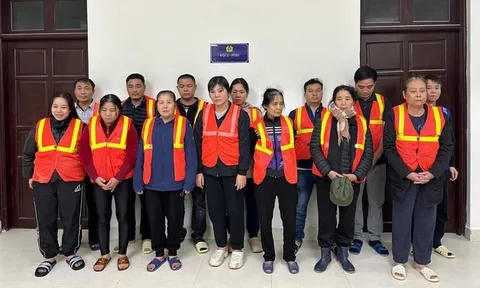 Công an Hà Nội triệt phá ổ nhóm đánh bạc đa phần là nữ trên sông Hồng