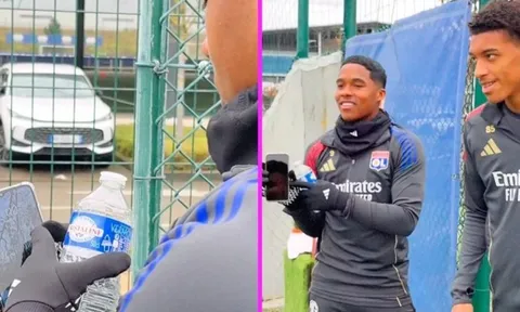 Endrick nhập vai 'đội sao đỏ', bắt phạt đồng đội đi trễ