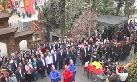 Rộn ràng Lễ hội Đền Đuổm