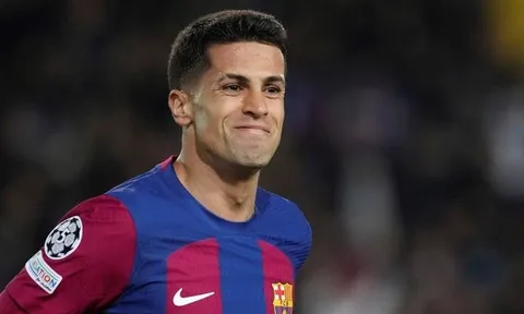 Cancelo bị đẩy ra rìa ở Barcelona